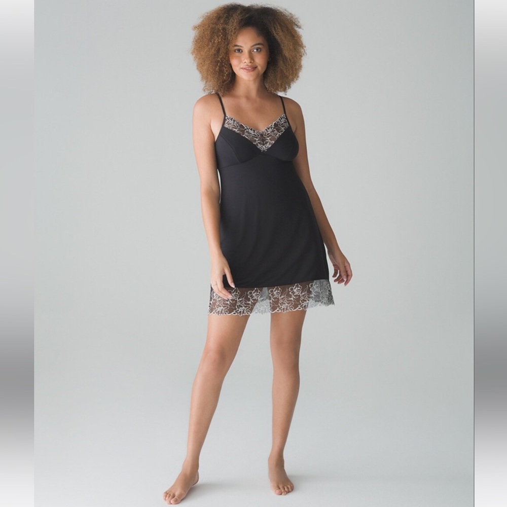 Soma COOL NIGHTS
Embroidered Lace Trim Chemise size small like new!